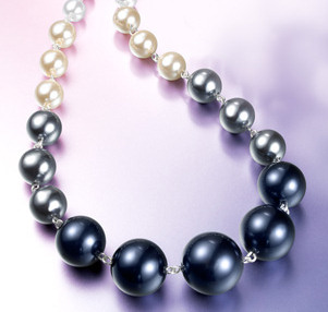 AVON Колье «Магия цвета»