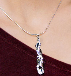 AVON Колье «Серебряные нити»